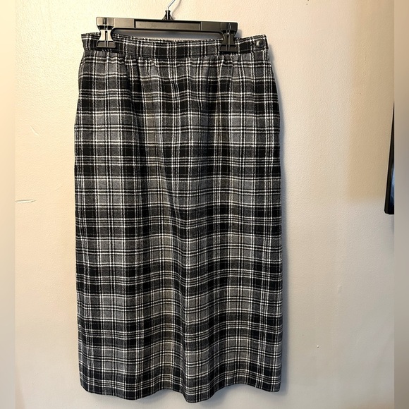 Pendleton Dresses & Skirts - Pendleton skirt - vintage gray tartan plaid 100% wool midi length pencil